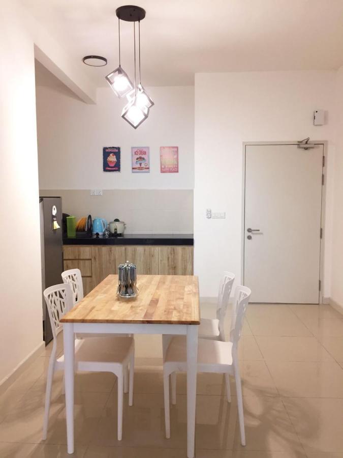 באנגי Del'S Guesthouse @ Southville Same Level With Pool Fits 8 מראה חיצוני תמונה